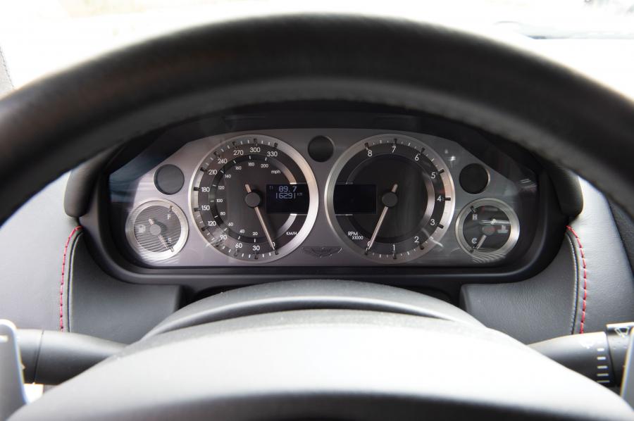 Панель приборов Aston Martin DB9 LM 2007 года  (фото 7 из 11)